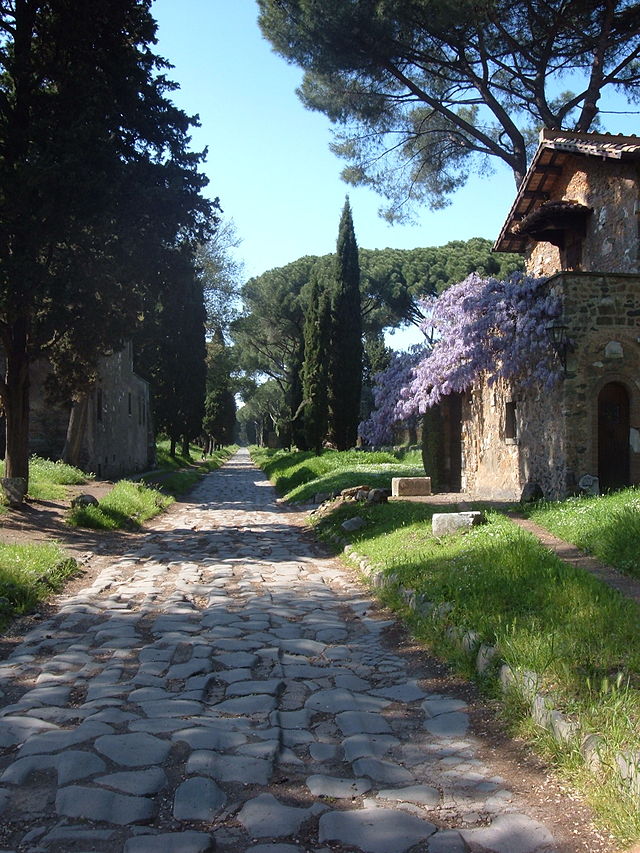 Lungo i basoli dell’Appia Antica, verso la Campagna Romana 28/05 h 11,00