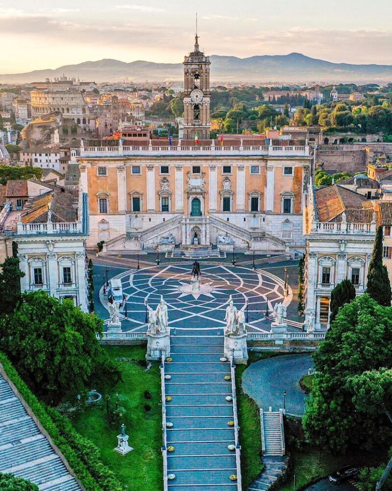 Roma antica dal Campidoglio al Colosseo passando sui Fori Imperiali 24/4 ore 18:00