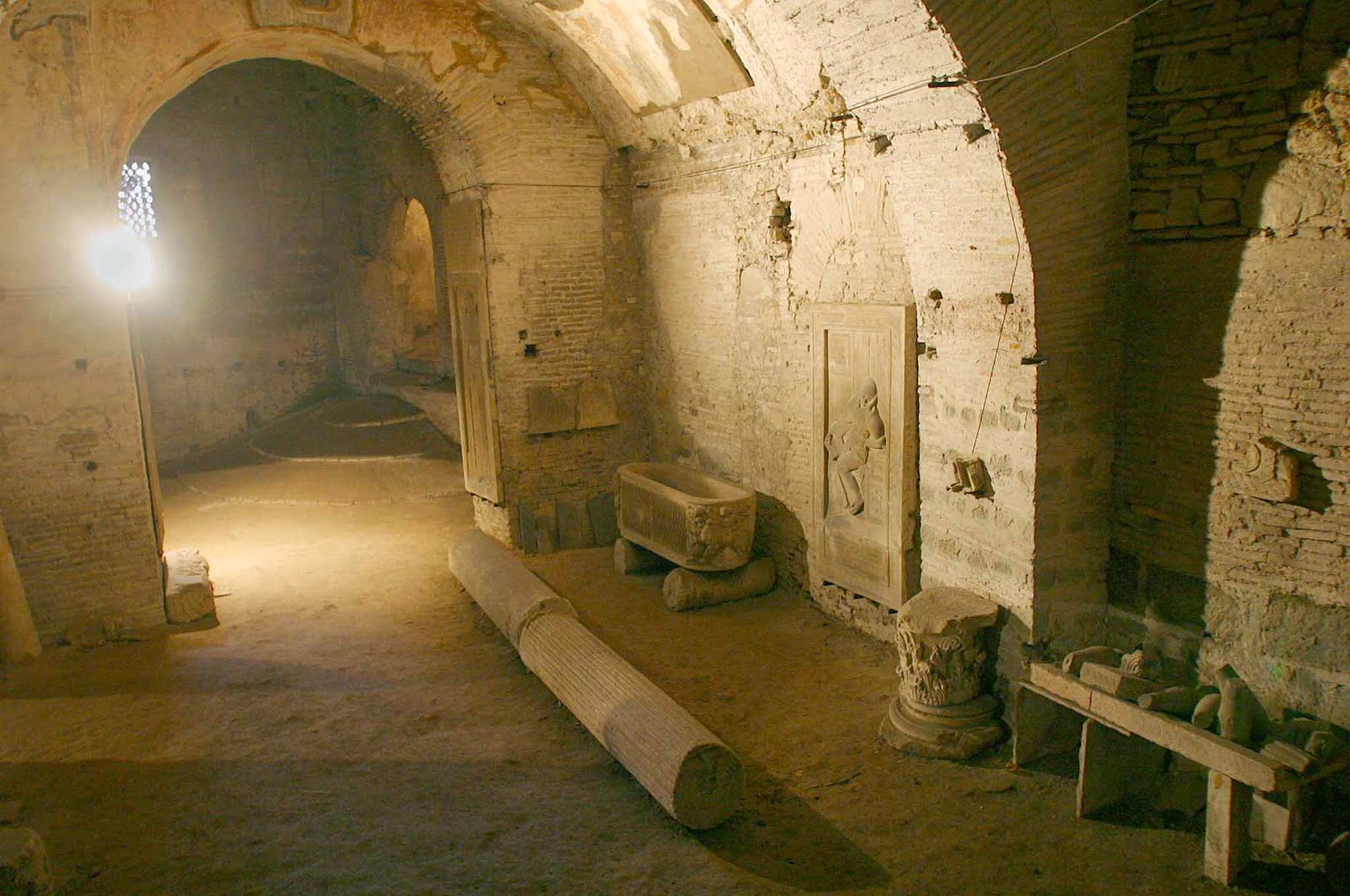 Sotterranei e la chiesa di San Martino ai Monti 29/12 ore  15:15